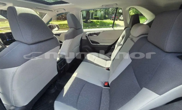 Buy Used Toyota RAV4 White Car in Jakar in Bumthang Buy Used Toyota RAV4 White Car in Jakar in Bumthang