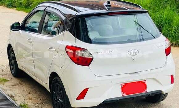Buy Used Hyundai Grace Other Car in Thimphu in Timphu Buy Used Hyundai Grace Other Car in Thimphu in Timphu