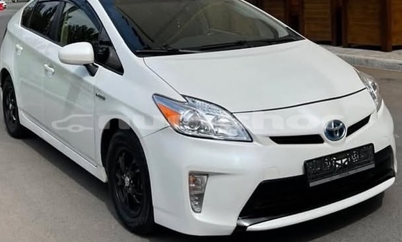 Buy Used Toyota Prius White Car in Thimphu in Timphu
