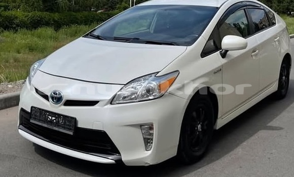 Buy Used Toyota Prius White Car in Thimphu in Timphu Buy Used Toyota Prius White Car in Thimphu in Timphu