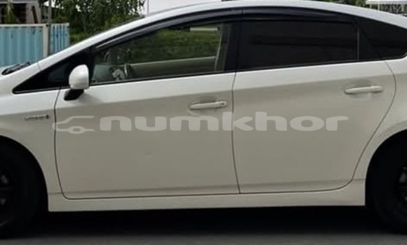 Buy Used Toyota Prius White Car in Thimphu in Timphu Buy Used Toyota Prius White Car in Thimphu in Timphu