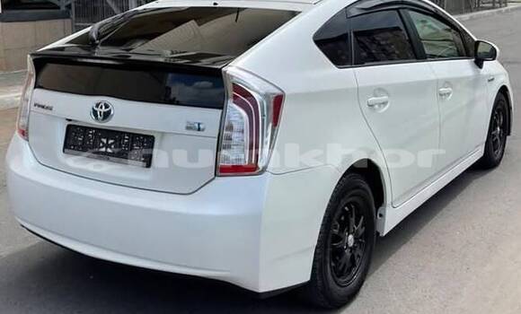 Buy Used Toyota Prius White Car in Thimphu in Timphu Buy Used Toyota Prius White Car in Thimphu in Timphu