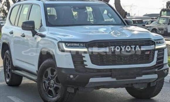 Buy Used Toyota Land Cruiser White Car in Thimphu in Timphu