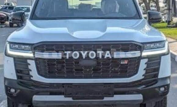 Buy Used Toyota Land Cruiser White Car in Thimphu in Timphu Buy Used Toyota Land Cruiser White Car in Thimphu in Timphu