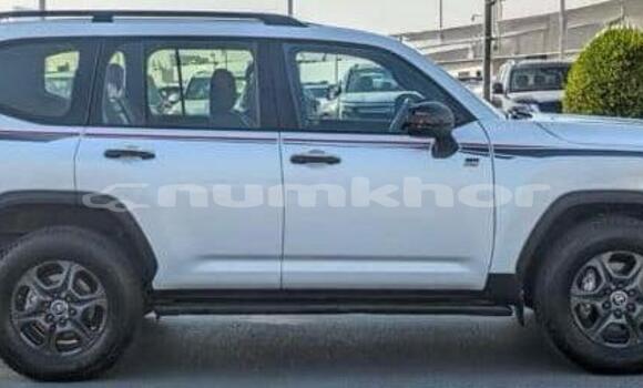 Buy Used Toyota Land Cruiser White Car in Thimphu in Timphu Buy Used Toyota Land Cruiser White Car in Thimphu in Timphu