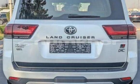 Buy Used Toyota Land Cruiser White Car in Thimphu in Timphu Buy Used Toyota Land Cruiser White Car in Thimphu in Timphu