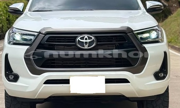 Buy Used Toyota Hilux White Car in Thimphu in Timphu Buy Used Toyota Hilux White Car in Thimphu in Timphu