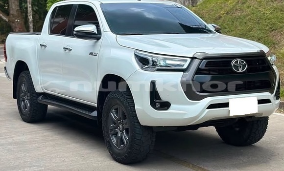 Buy Used Toyota Hilux White Car in Thimphu in Timphu Buy Used Toyota Hilux White Car in Thimphu in Timphu