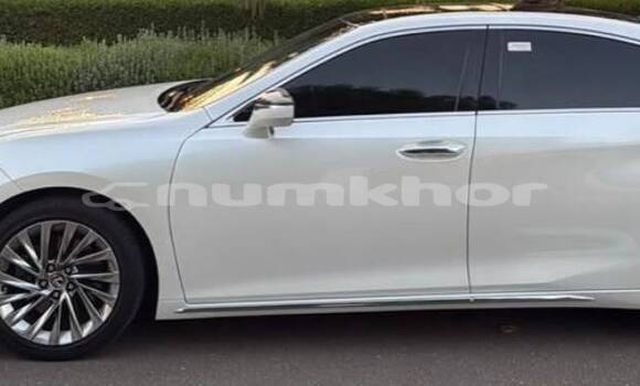 Buy Used Lexus ES White Car in Thimphu in Timphu Buy Used Lexus ES White Car in Thimphu in Timphu