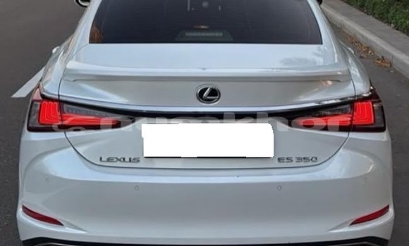 Buy Used Lexus ES White Car in Thimphu in Timphu Buy Used Lexus ES White Car in Thimphu in Timphu