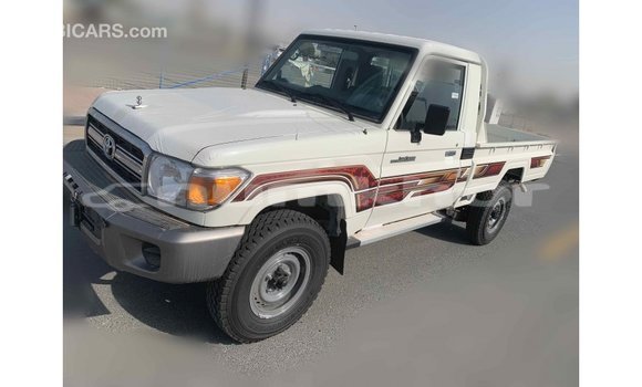 Buy Import Toyota Land Cruiser White Car in Import - Dubai in Bumthang Buy Import Toyota Land Cruiser White Car in Import - Dubai in Bumthang