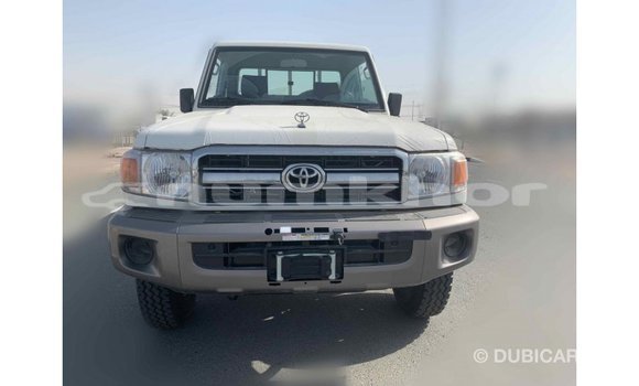 Buy Import Toyota Land Cruiser White Car in Import - Dubai in Bumthang Buy Import Toyota Land Cruiser White Car in Import - Dubai in Bumthang