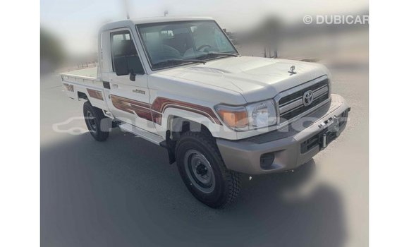 Buy Import Toyota Land Cruiser White Car in Import - Dubai in Bumthang Buy Import Toyota Land Cruiser White Car in Import - Dubai in Bumthang