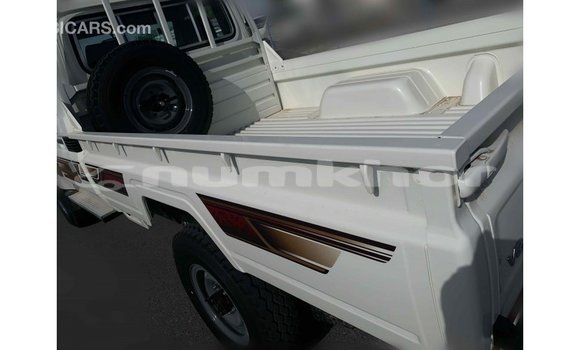 Buy Import Toyota Land Cruiser White Car in Import - Dubai in Bumthang Buy Import Toyota Land Cruiser White Car in Import - Dubai in Bumthang
