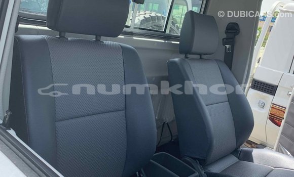 Buy Import Toyota Land Cruiser White Car in Import - Dubai in Bumthang Buy Import Toyota Land Cruiser White Car in Import - Dubai in Bumthang