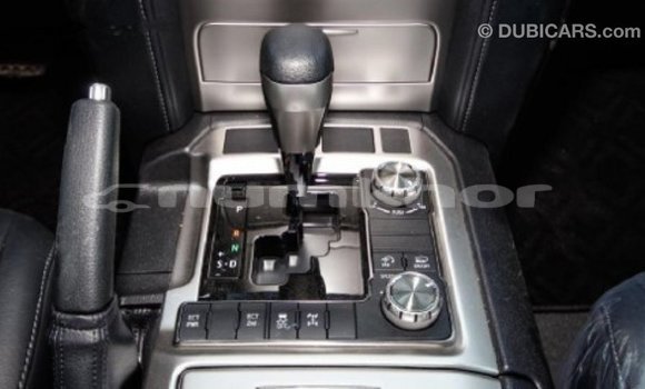 Buy Import Toyota Land Cruiser White Car in Import - Dubai in Bumthang Buy Import Toyota Land Cruiser White Car in Import - Dubai in Bumthang