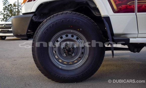 Buy Import Toyota Pickup White Car in Import - Dubai in Bumthang Buy Import Toyota Pickup White Car in Import - Dubai in Bumthang