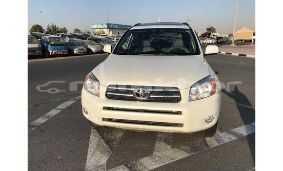 Buy Import Toyota 4Runner White Car in Import - Dubai in Bumthang Buy Import Toyota 4Runner White Car in Import - Dubai in Bumthang