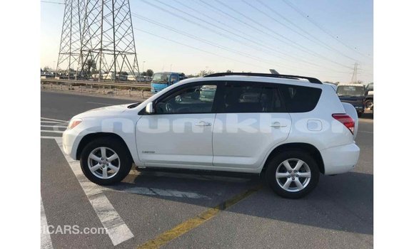 Buy Import Toyota 4Runner White Car in Import - Dubai in Bumthang Buy Import Toyota 4Runner White Car in Import - Dubai in Bumthang