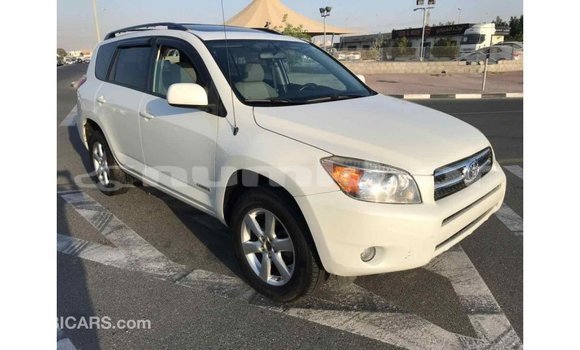Buy Import Toyota 4Runner White Car in Import - Dubai in Bumthang Buy Import Toyota 4Runner White Car in Import - Dubai in Bumthang