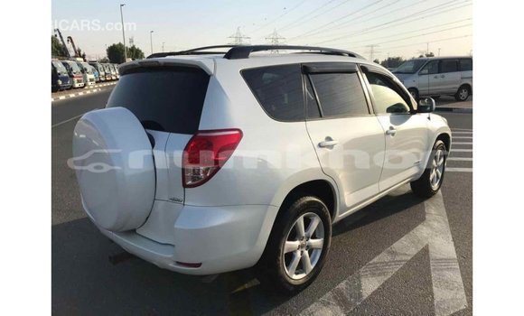 Buy Import Toyota 4Runner White Car in Import - Dubai in Bumthang Buy Import Toyota 4Runner White Car in Import - Dubai in Bumthang