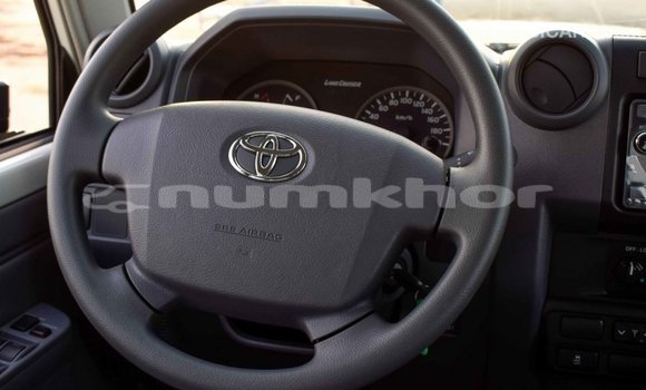 Buy Import Toyota Land Cruiser White Car in Import - Dubai in Bumthang Buy Import Toyota Land Cruiser White Car in Import - Dubai in Bumthang