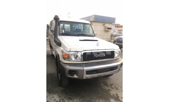 Buy Import Toyota Land Cruiser White Car in Import - Dubai in Bumthang Buy Import Toyota Land Cruiser White Car in Import - Dubai in Bumthang