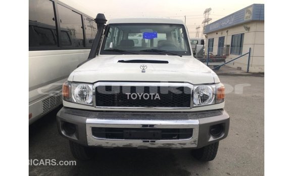Buy Import Toyota Land Cruiser White Car in Import - Dubai in Bumthang Buy Import Toyota Land Cruiser White Car in Import - Dubai in Bumthang
