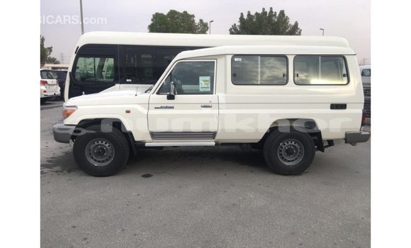 Buy Import Toyota Land Cruiser White Car in Import - Dubai in Bumthang Buy Import Toyota Land Cruiser White Car in Import - Dubai in Bumthang