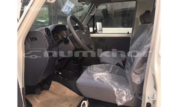 Buy Import Toyota Land Cruiser White Car in Import - Dubai in Bumthang Buy Import Toyota Land Cruiser White Car in Import - Dubai in Bumthang