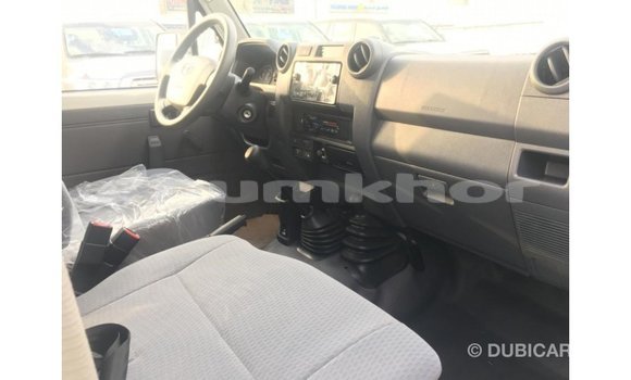 Buy Import Toyota Land Cruiser White Car in Import - Dubai in Bumthang Buy Import Toyota Land Cruiser White Car in Import - Dubai in Bumthang