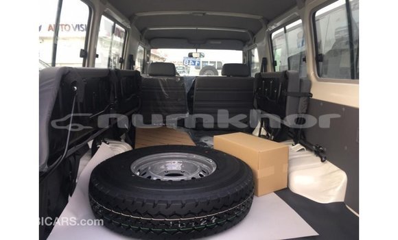 Buy Import Toyota Land Cruiser White Car in Import - Dubai in Bumthang Buy Import Toyota Land Cruiser White Car in Import - Dubai in Bumthang