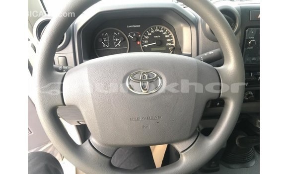 Buy Import Toyota Land Cruiser White Car in Import - Dubai in Bumthang Buy Import Toyota Land Cruiser White Car in Import - Dubai in Bumthang