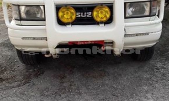 Buy Used Isuzu Trooper White Car in Thimphu in Timphu
