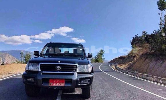 Buy Used Toyota Land Cruiser Black Car in Thimphu in Timphu Buy Used Toyota Land Cruiser Black Car in Thimphu in Timphu