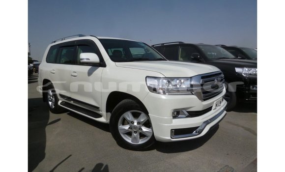 Buy Import Toyota Land Cruiser White Car in Import - Dubai in Bumthang Buy Import Toyota Land Cruiser White Car in Import - Dubai in Bumthang
