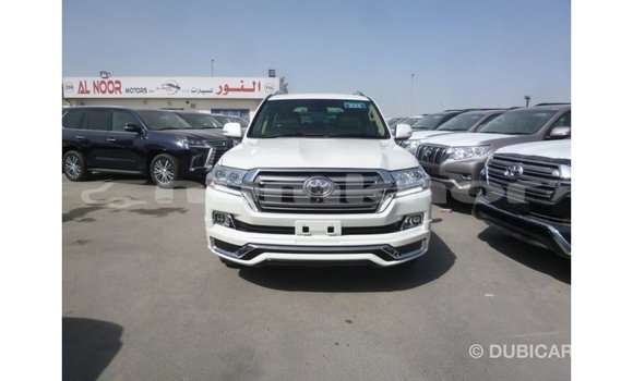 Buy Import Toyota Land Cruiser White Car in Import - Dubai in Bumthang Buy Import Toyota Land Cruiser White Car in Import - Dubai in Bumthang
