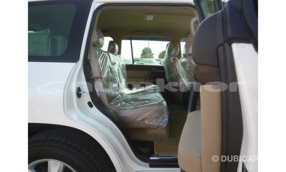 Buy Import Toyota Land Cruiser White Car in Import - Dubai in Bumthang Buy Import Toyota Land Cruiser White Car in Import - Dubai in Bumthang