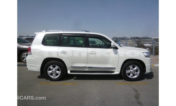 Buy Import Toyota Land Cruiser White Car in Import - Dubai in Bumthang Buy Import Toyota Land Cruiser White Car in Import - Dubai in Bumthang