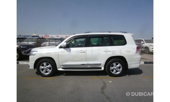Buy Import Toyota Land Cruiser White Car in Import - Dubai in Bumthang Buy Import Toyota Land Cruiser White Car in Import - Dubai in Bumthang