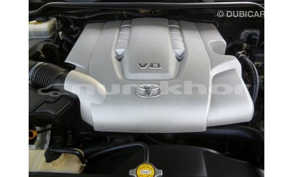 Buy Import Toyota Land Cruiser White Car in Import - Dubai in Bumthang Buy Import Toyota Land Cruiser White Car in Import - Dubai in Bumthang