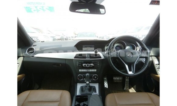 Buy Import Mercedes-Benz 190 Black Car in Import - Dubai in Bumthang Buy Import Mercedes-Benz 190 Black Car in Import - Dubai in Bumthang