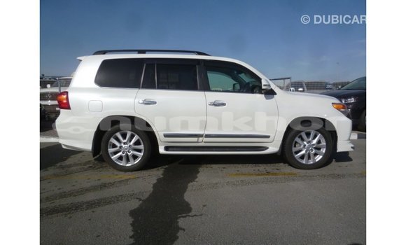Buy Import Toyota Land Cruiser White Car in Import - Dubai in Bumthang Buy Import Toyota Land Cruiser White Car in Import - Dubai in Bumthang