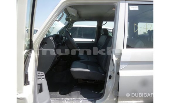 Buy Import Toyota Land Cruiser White Car in Import - Dubai in Bumthang Buy Import Toyota Land Cruiser White Car in Import - Dubai in Bumthang