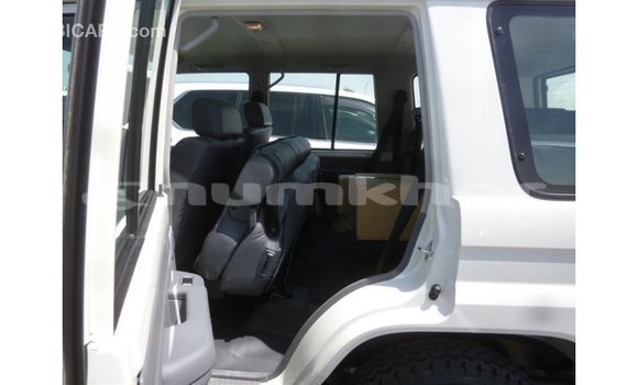 Buy Import Toyota Land Cruiser White Car in Import - Dubai in Bumthang Buy Import Toyota Land Cruiser White Car in Import - Dubai in Bumthang