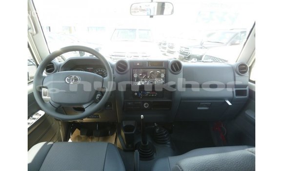 Buy Import Toyota Land Cruiser White Car in Import - Dubai in Bumthang Buy Import Toyota Land Cruiser White Car in Import - Dubai in Bumthang