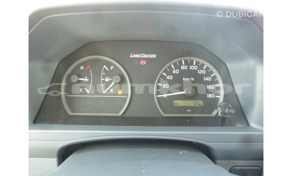 Buy Import Toyota Land Cruiser White Car in Import - Dubai in Bumthang Buy Import Toyota Land Cruiser White Car in Import - Dubai in Bumthang