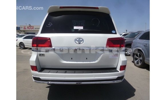 Buy Import Toyota Land Cruiser White Car in Import - Dubai in Bumthang Buy Import Toyota Land Cruiser White Car in Import - Dubai in Bumthang