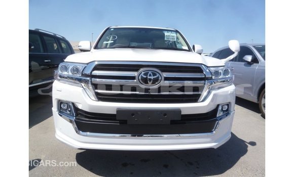 Buy Import Toyota Land Cruiser White Car in Import - Dubai in Bumthang Buy Import Toyota Land Cruiser White Car in Import - Dubai in Bumthang