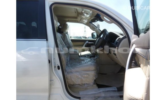 Buy Import Toyota Land Cruiser White Car in Import - Dubai in Bumthang Buy Import Toyota Land Cruiser White Car in Import - Dubai in Bumthang